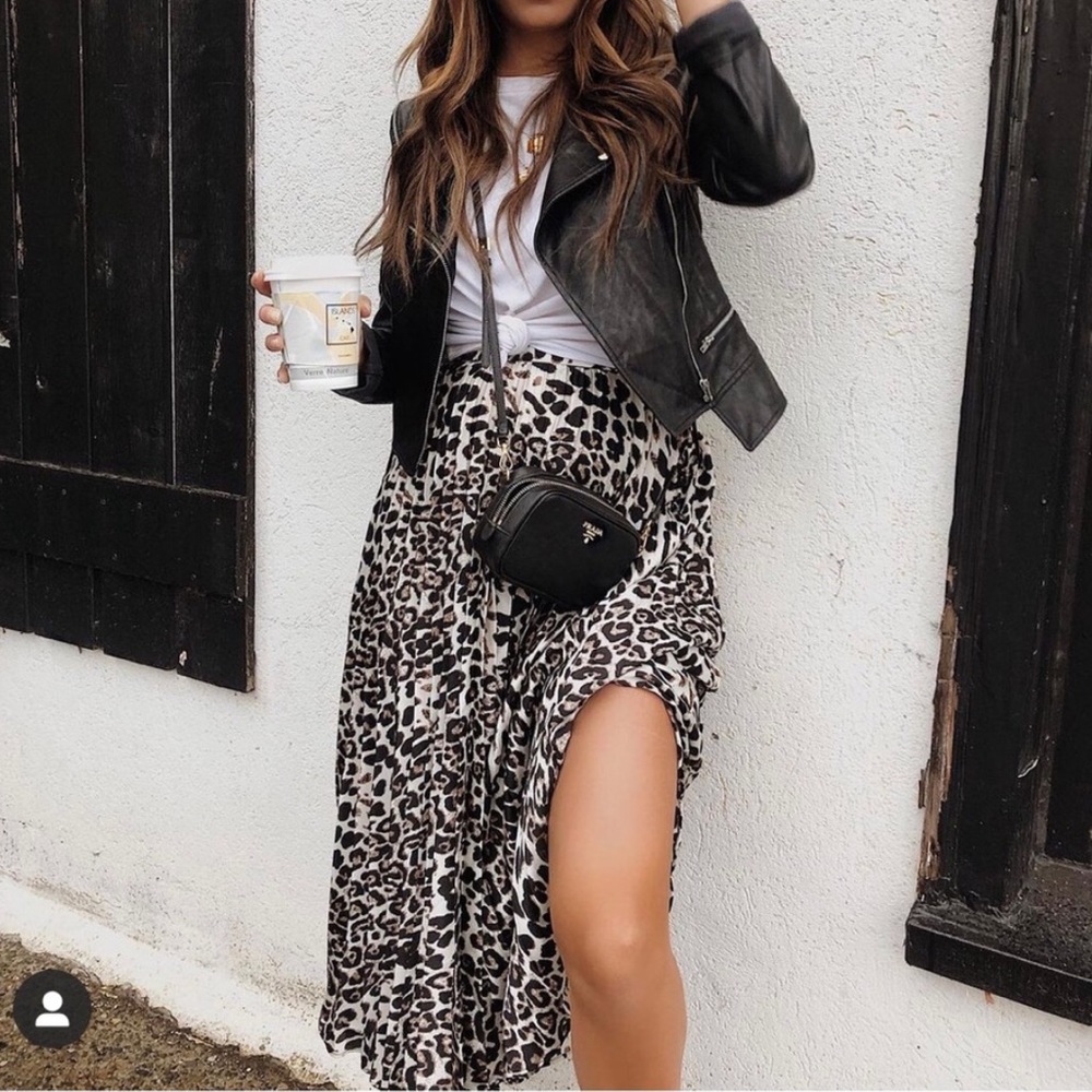 NWOT Vici Do+Be Dash Pleated Leopard Midi Skirt Medium